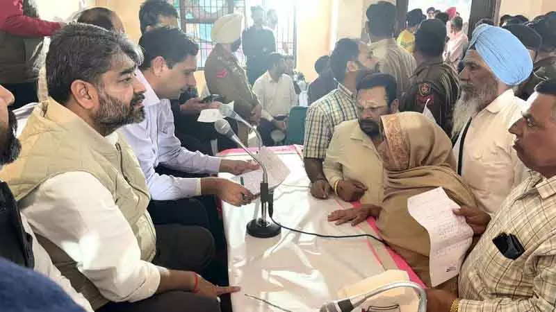 Ambala अधिकारियों को रात में रुककर जनता की शिकायतें सुलझाने को कहा गया Ambala अधिकारियों को रात में रुककर जनता की शिकायतें सुलझाने को कहा गया