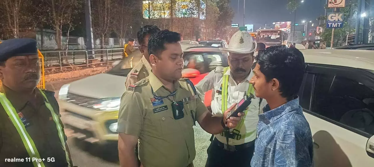 3 घंटे के भीतर 154 गाड़ियों के खिलाफ चलानी कार्यवाही, 15 लाख जुर्माना 3 घंटे के भीतर 154 गाड़ियों के खिलाफ चलानी कार्यवाही, 15 लाख जुर्माना
