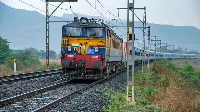 Bengaluru से मुंबई के लिए वन-वे स्पेशल ट्रेन: यह कहां रुकेगी? Bengaluru से मुंबई के लिए वन-वे स्पेशल ट्रेन: यह कहां रुकेगी?