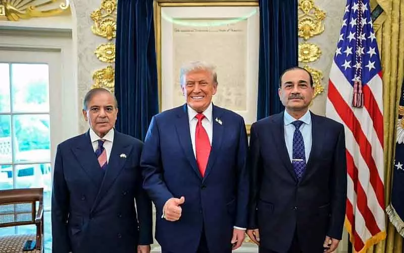 Trump ने पाकिस्तान-अफगानिस्तान संघर्ष में शहबाज शरीफ और असीम मुनीर की तारीफ की Trump ने पाकिस्तान-अफगानिस्तान संघर्ष में शहबाज शरीफ और असीम मुनीर की तारीफ की