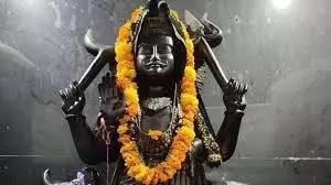 Shaniwar Upay: शनिवार के दिन करें ये विशेष उपाय, शुभ फलों की होगी प्राप्ति Shaniwar Upay: शनिवार के दिन करें ये विशेष उपाय, शुभ फलों की होगी प्राप्ति