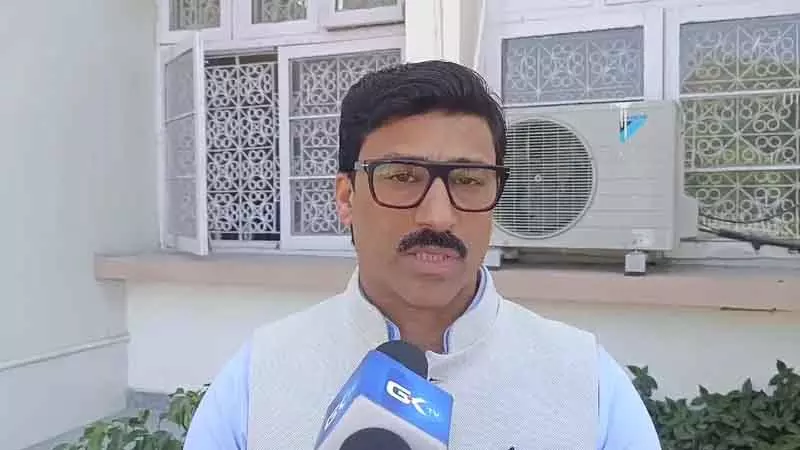 Srinagar परदेसी ने लाल चौक विधानसभा क्षेत्र के विकास कार्यों की समीक्षा की Srinagar परदेसी ने लाल चौक विधानसभा क्षेत्र के विकास कार्यों की समीक्षा की