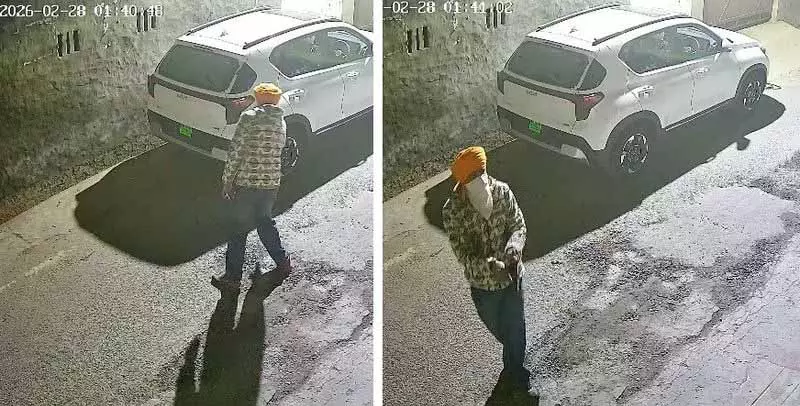 Jalandhar फायरिंग कांड, बाइक सवार हमलावरों ने डॉक्टर के घर के बाहर 10 गोलियां चलाईं Jalandhar फायरिंग कांड, बाइक सवार हमलावरों ने डॉक्टर के घर के बाहर 10 गोलियां चलाईं