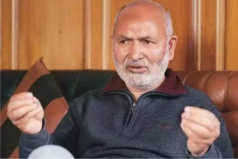 नईम अख्तर ने Bandipora के आग से प्रभावित व्यापारियों के साथ एकजुटता दिखाई नईम अख्तर ने Bandipora के आग से प्रभावित व्यापारियों के साथ एकजुटता दिखाई