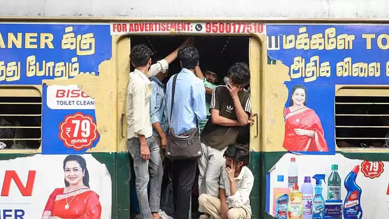 तांबरम के पास सिग्नल फेल होने से EMU सर्विस रुकी, यात्री फंसे तांबरम के पास सिग्नल फेल होने से EMU सर्विस रुकी, यात्री फंसे