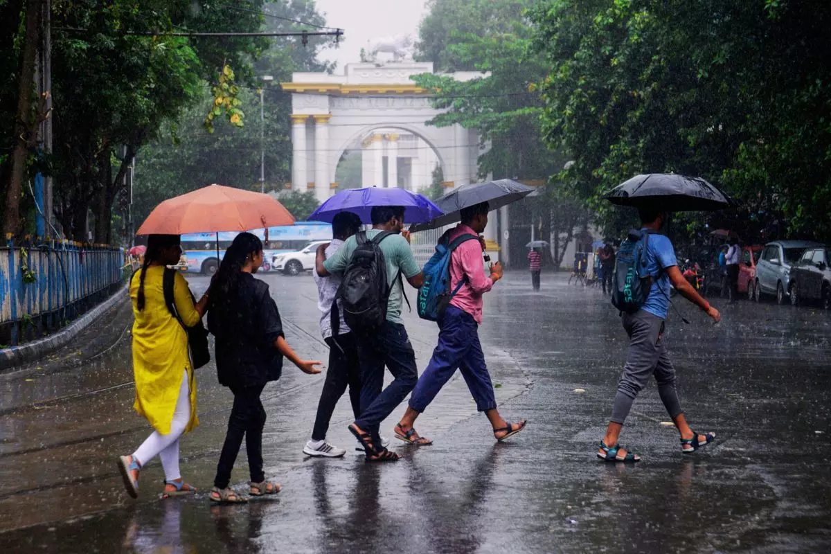 Kolkata: कोलकाता में बारिश से सेमीफाइनल पर संकट Kolkata: कोलकाता में बारिश से सेमीफाइनल पर संकट