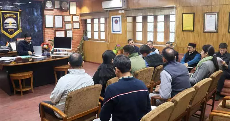 Himachal: नदियों में जमा मलबे से लोगों और संपत्ति को होने वाले खतरे की समीक्षा की गई Himachal: नदियों में जमा मलबे से लोगों और संपत्ति को होने वाले खतरे की समीक्षा की गई
