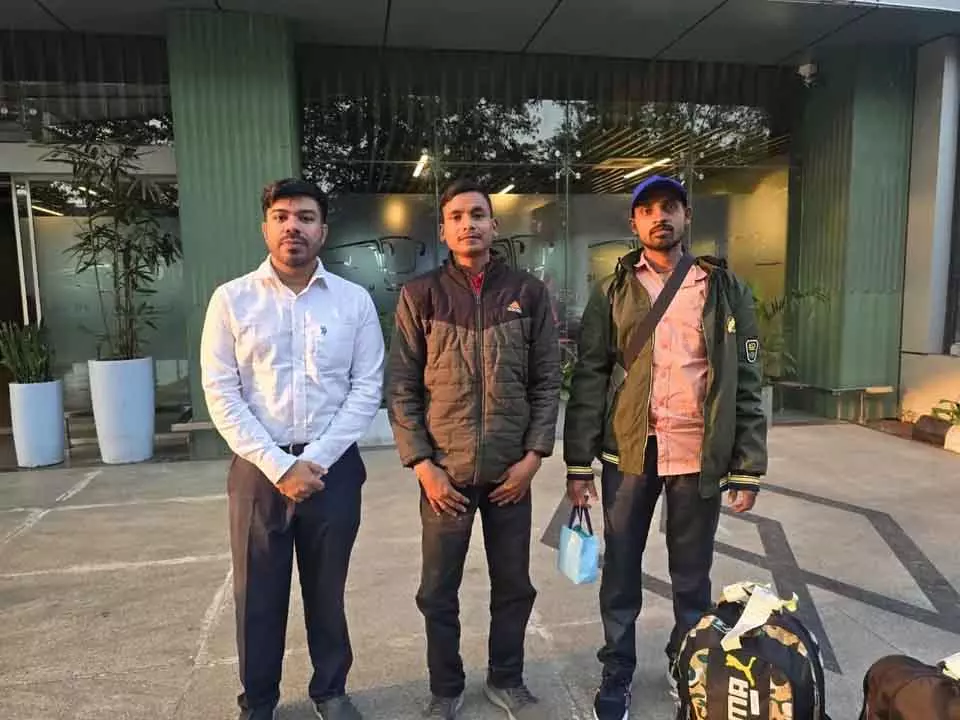 Odisha : सरकार थाईलैंड में फंसे छह ओडिया युवाओं को वापस लाई Odisha : सरकार थाईलैंड में फंसे छह ओडिया युवाओं को वापस लाई