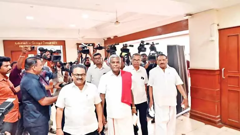 CPM के बड़े नेता ज़्यादा सीटों के लिए दबाव बना रहे, सबकी नज़रें स्टालिन पर हैं CPM के बड़े नेता ज़्यादा सीटों के लिए दबाव बना रहे, सबकी नज़रें स्टालिन पर हैं