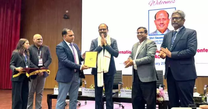 आचार्य बालकृष्ण को SFE आउटस्टैंडिंग नेशनल एथनो-फार्माकोलॉजिस्ट अवार्ड से सम्मानित किया आचार्य बालकृष्ण को SFE आउटस्टैंडिंग नेशनल एथनो-फार्माकोलॉजिस्ट अवार्ड से सम्मानित किया