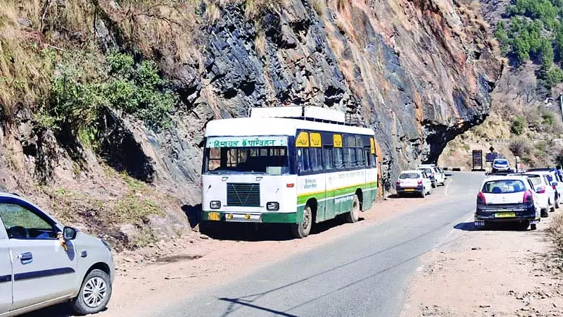 भडेला रूट की चकोली और संघणी रूट की बस मैड़ा के पास हुई खराब भडेला रूट की चकोली और संघणी रूट की बस मैड़ा के पास हुई खराब