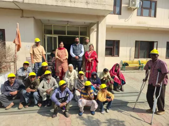 विश्व NGO दिवस पर चोपड़ा ने शेल्टर होम का दौरा किया विश्व NGO दिवस पर चोपड़ा ने शेल्टर होम का दौरा किया