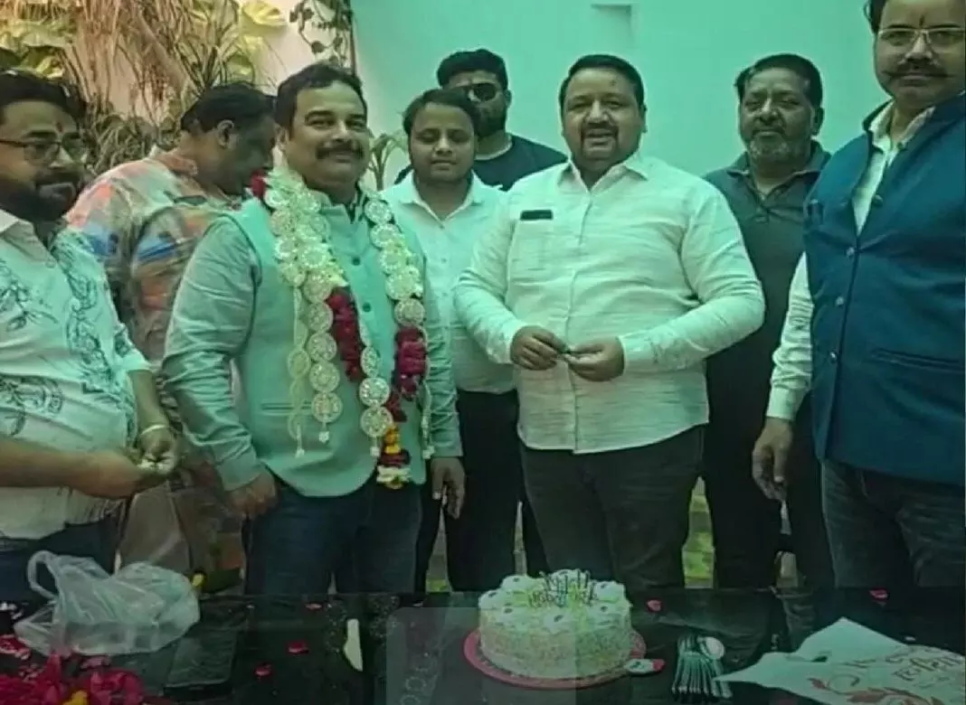 Farrukhabad: जनसेवा के प्रतीक मोहन अग्रवाल का जन्मदिन मनाया गया Farrukhabad: जनसेवा के प्रतीक मोहन अग्रवाल का जन्मदिन मनाया गया