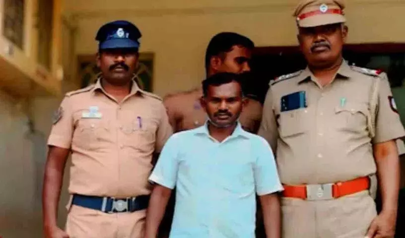 लड़की के कथित बलात्कार और हत्या के लिए DMK Youth Wing का पदाधिकारी गिरफ्तार लड़की के कथित बलात्कार और हत्या के लिए DMK Youth Wing का पदाधिकारी गिरफ्तार