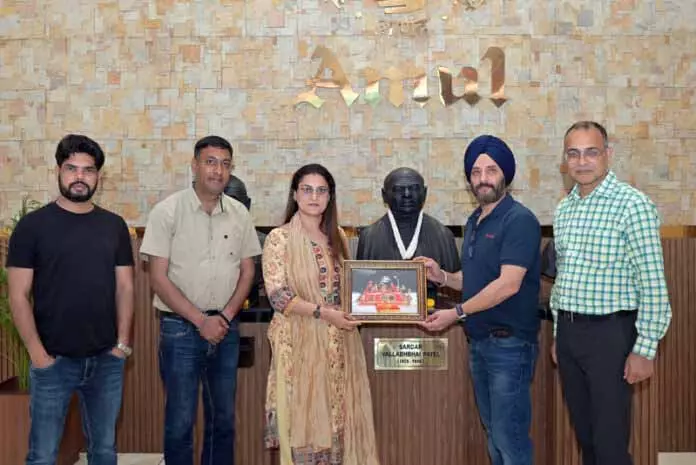 J&K मीडिया प्रतिनिधिमंडल ने गुजरात में अमूल डेयरी का दौरा किया J&K मीडिया प्रतिनिधिमंडल ने गुजरात में अमूल डेयरी का दौरा किया