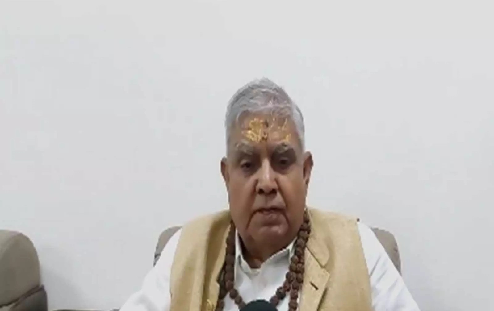महाकालेश्वर मंदिर में आरती में शामिल होने के बाद पूर्व VP जगदीप धनखड़ ने कहा, हम अहंकार से ऊपर उठें महाकालेश्वर मंदिर में आरती में शामिल होने के बाद पूर्व VP जगदीप धनखड़ ने कहा, हम अहंकार से ऊपर उठें
