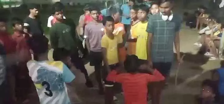 Mayurbhanj में क्लास IX के स्टूडेंट्स का क्लास VII के स्टूडेंट्स के सामने घुटने टेकने का वीडियो वायरल Mayurbhanj में क्लास IX के स्टूडेंट्स का क्लास VII के स्टूडेंट्स के सामने घुटने टेकने का वीडियो वायरल