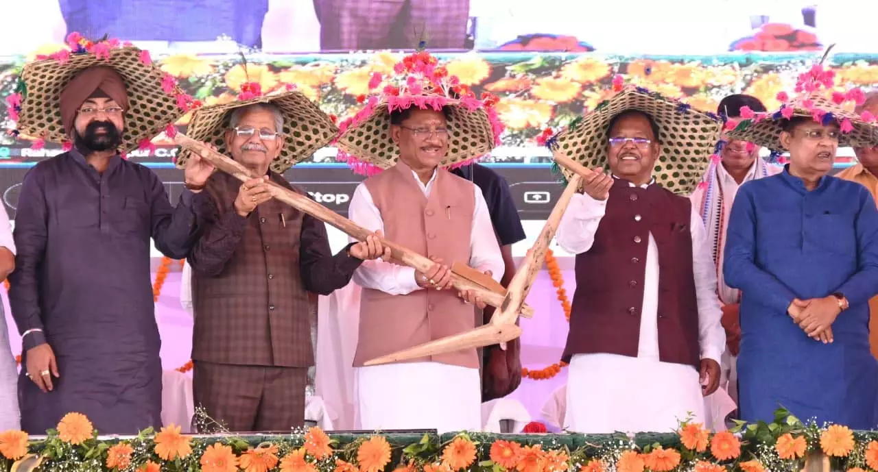 किसानों के सम्मान और समृद्धि के लिए सरकार प्रतिबद्ध: CM साय किसानों के सम्मान और समृद्धि के लिए सरकार प्रतिबद्ध: CM साय