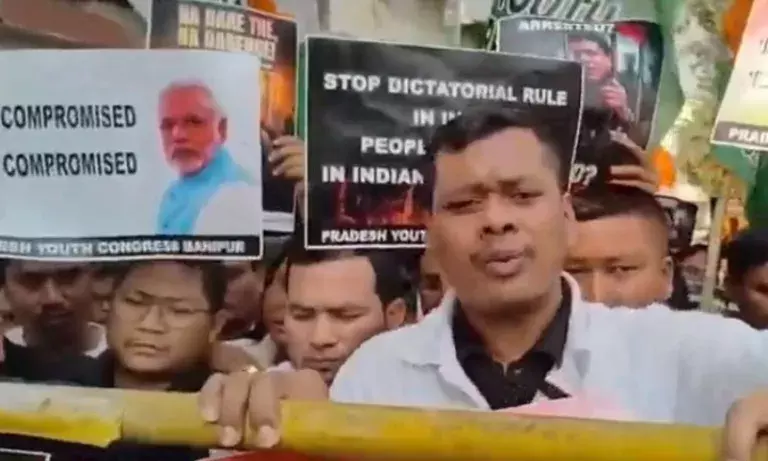 Manipur: यूथ कांग्रेस ने IYC चीफ की गिरफ्तारी का विरोध किया, कोर्ट ने बेल दी Manipur: यूथ कांग्रेस ने IYC चीफ की गिरफ्तारी का विरोध किया, कोर्ट ने बेल दी