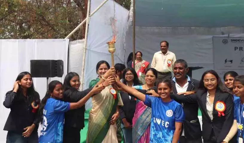 श्रीदेवी महिला Engineering College में ‘प्रतियोगिता’ खेल उत्सव का समापन श्रीदेवी महिला Engineering College में ‘प्रतियोगिता’ खेल उत्सव का समापन