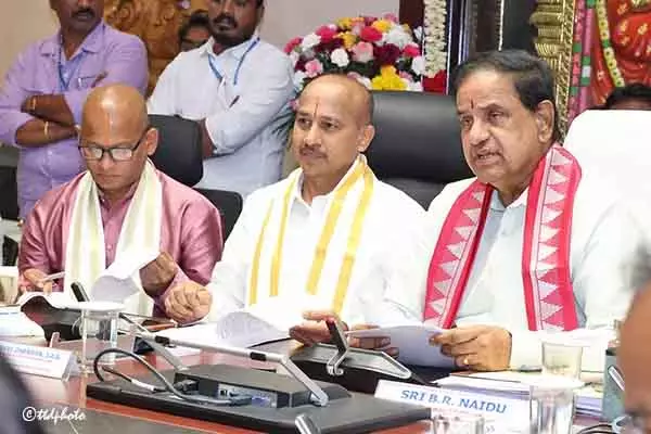 Tirumala तिरुपति देवस्थानम ने 2026-27 के लिए ₹5,456.26 करोड़ का बजट मंजूर किया Tirumala तिरुपति देवस्थानम ने 2026-27 के लिए ₹5,456.26 करोड़ का बजट मंजूर किया