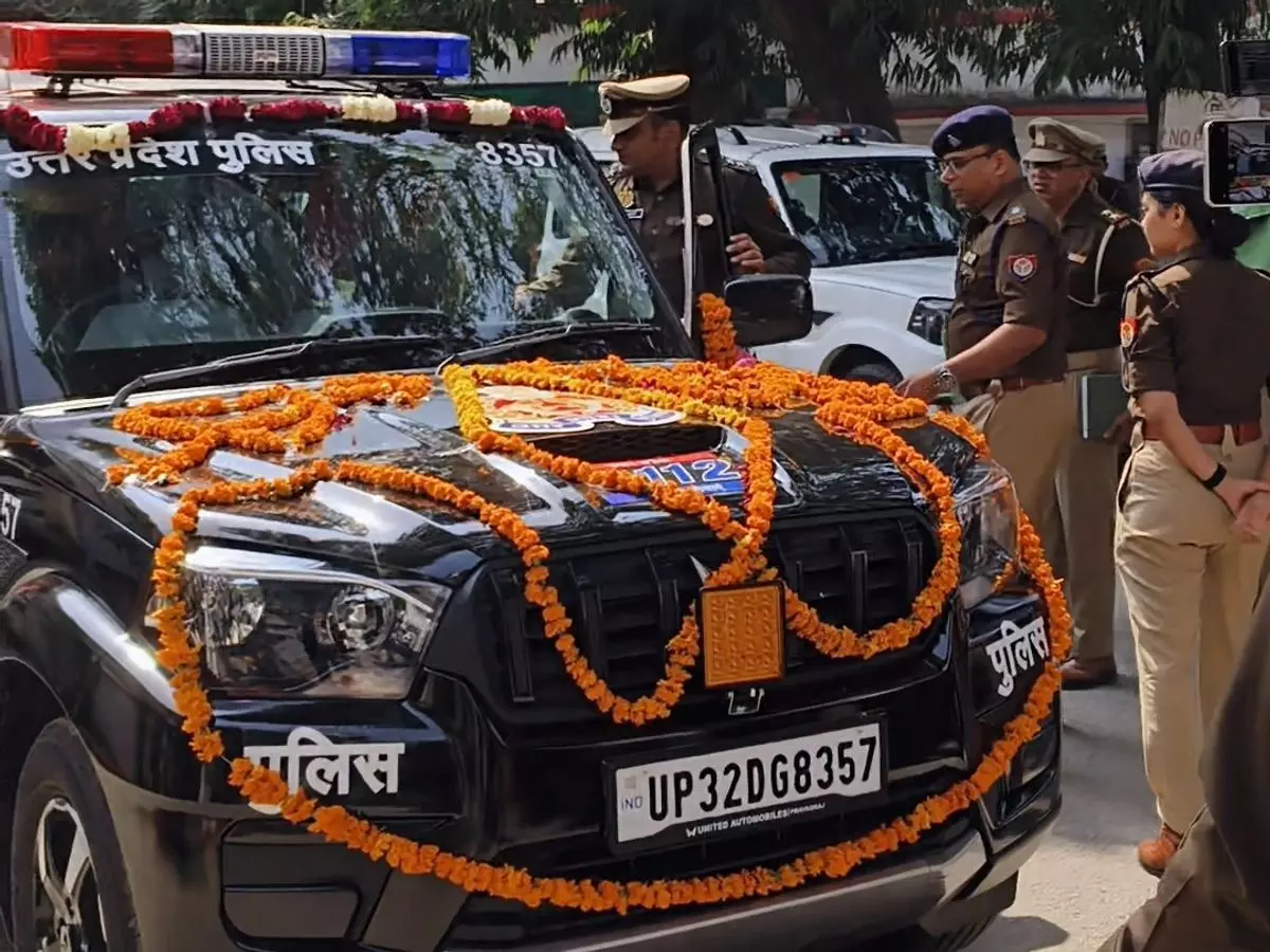 Bareilly: नई गाड़ियों से बढ़ेगी पुलिस की पहुंच, 16 नई पीआरवी गाड़ियों का शुभारंभ Bareilly: नई गाड़ियों से बढ़ेगी पुलिस की पहुंच, 16 नई पीआरवी गाड़ियों का शुभारंभ