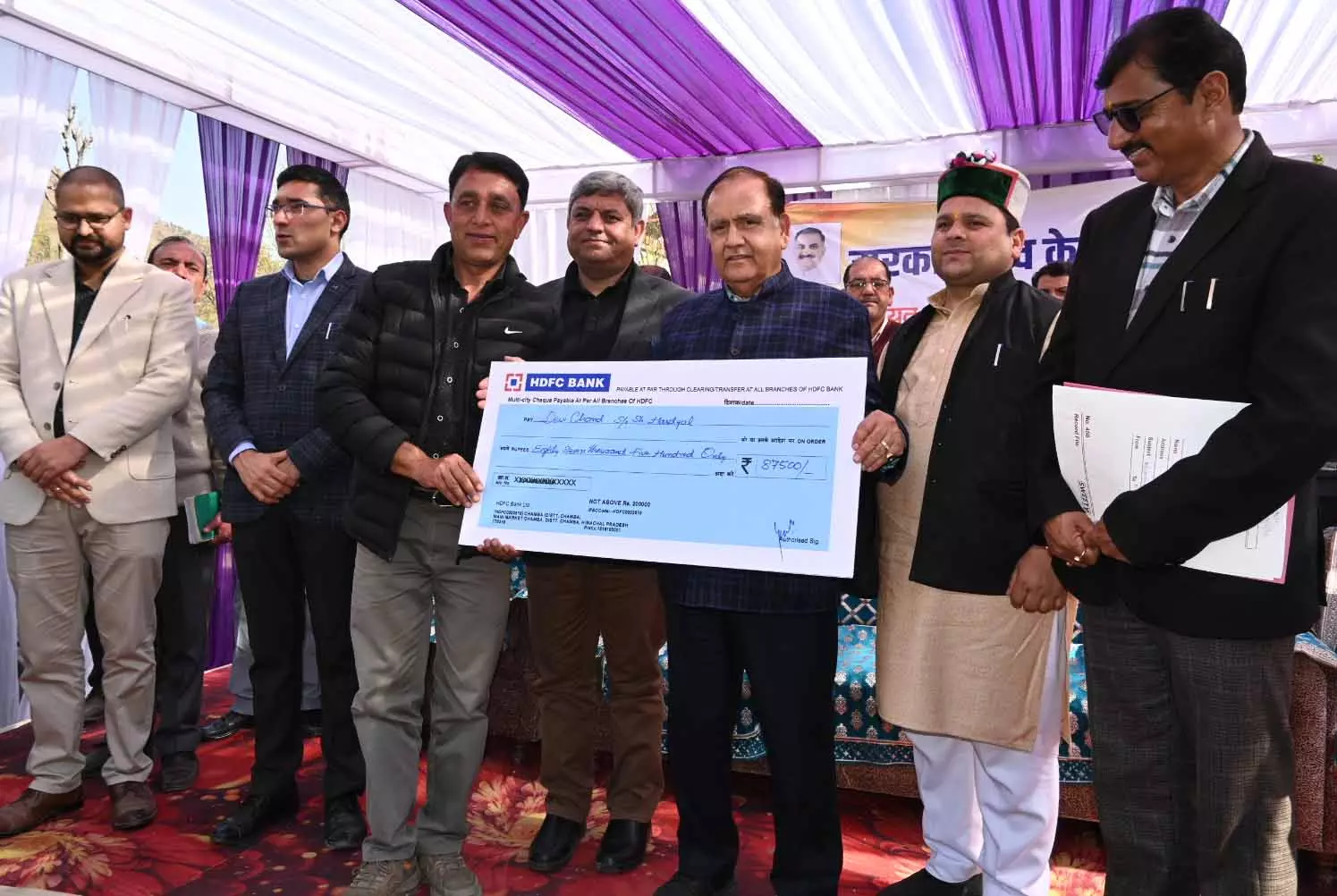 Mehla Camp में वेलफेयर पर ज़ोर, आपदा प्रभावितों को 6.2 लाख रुपये की मदद बांटी गई Mehla Camp में वेलफेयर पर ज़ोर, आपदा प्रभावितों को 6.2 लाख रुपये की मदद बांटी गई