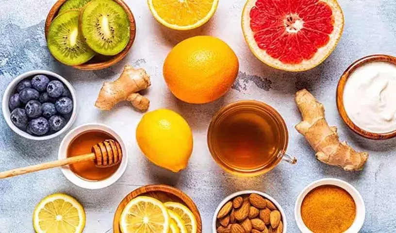अपनी Immunity बढ़ाने और हेल्दी रहने के लिए रोज़ाना ये फूड्स खाएं अपनी Immunity बढ़ाने और हेल्दी रहने के लिए रोज़ाना ये फूड्स खाएं