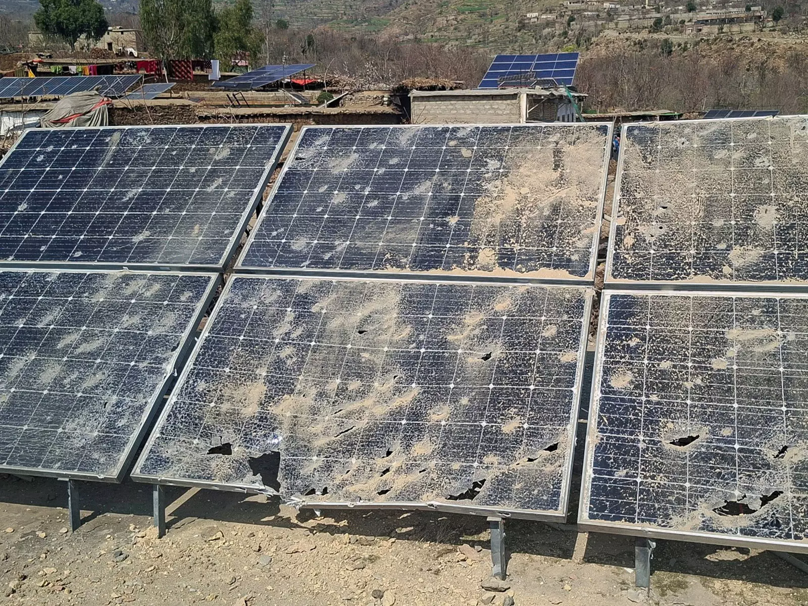 सीमा पर झड़पों के बीच अफ़गान ड्रोन हमलों के बाद पाकिस्तान ने पूरे देश में ड्रोन पर बैन लगा दिया सीमा पर झड़पों के बीच अफ़गान ड्रोन हमलों के बाद पाकिस्तान ने पूरे देश में ड्रोन पर बैन लगा दिया