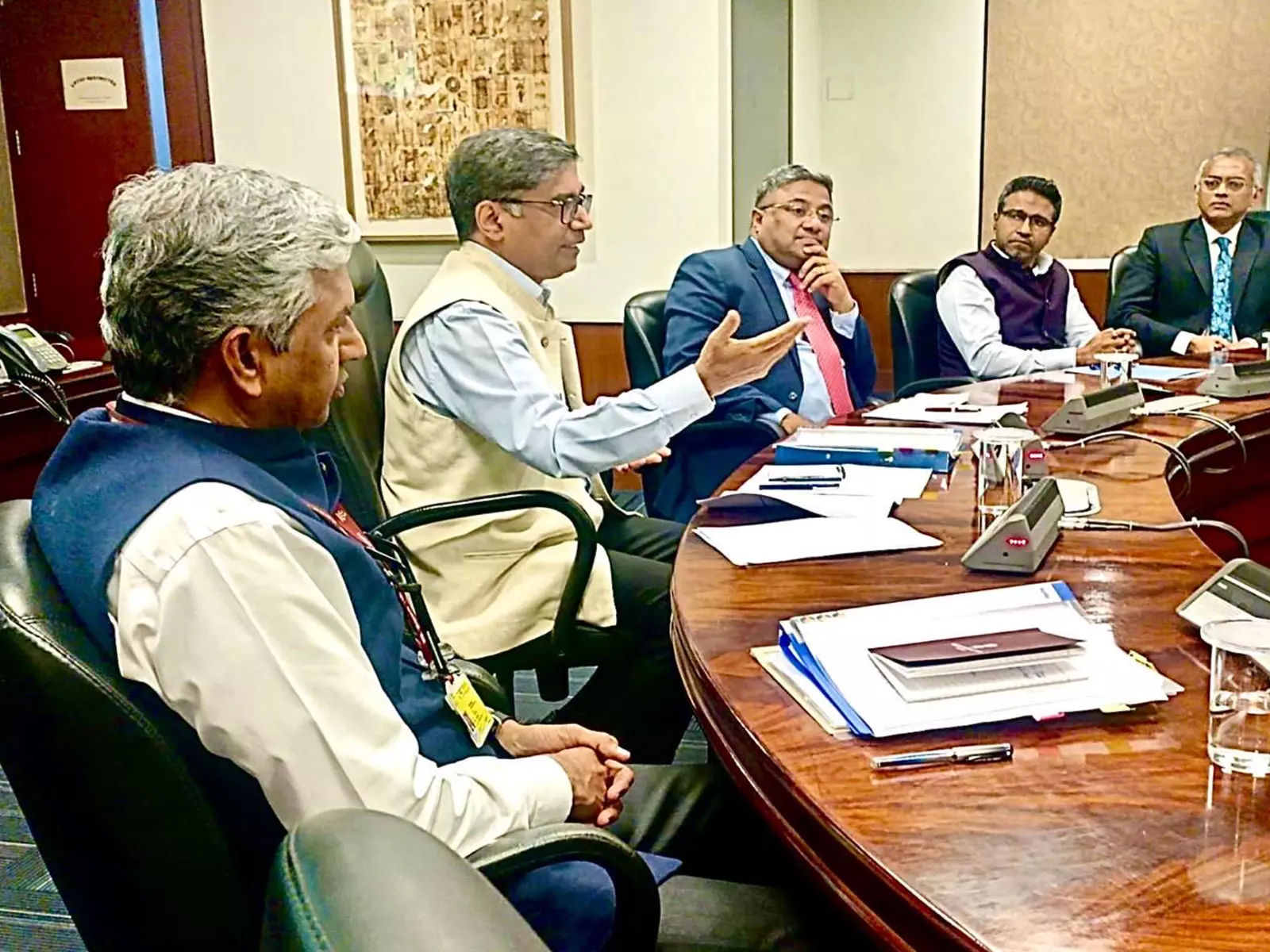 विदेश सचिव Misri ने सेवा संकल्प प्रस्ताव को लागू करने पर चर्चा के लिए बैठक की अध्यक्षता की विदेश सचिव Misri ने सेवा संकल्प प्रस्ताव को लागू करने पर चर्चा के लिए बैठक की अध्यक्षता की