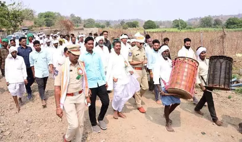 Gadiguda में पुलिस ने आदिवासियों के लिए मेडिकल कैंप आयोजित किया Gadiguda में पुलिस ने आदिवासियों के लिए मेडिकल कैंप आयोजित किया