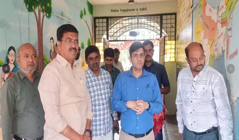 स्टूडेंट्स को मेन्यू के हिसाब से खाना मिलना चाहिए: Collector अनुराग जयंती स्टूडेंट्स को मेन्यू के हिसाब से खाना मिलना चाहिए: Collector अनुराग जयंती
