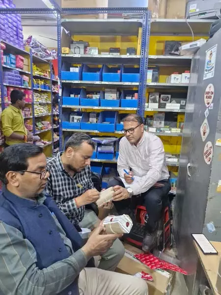 Holi से पहले खाद्य विभाग सख्त, गौतमबुद्ध नगर में 7 खाद्य पदार्थों के नमूने जांच को भेजे गए Holi से पहले खाद्य विभाग सख्त, गौतमबुद्ध नगर में 7 खाद्य पदार्थों के नमूने जांच को भेजे गए