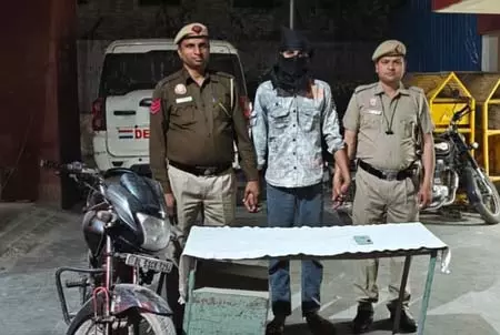 Police ने स्नैचिंग के मामले का किया खुलासा, दो बदमाशों को पकड़ा Police ने स्नैचिंग के मामले का किया खुलासा, दो बदमाशों को पकड़ा
