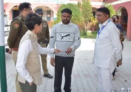 Yamunanagar: 3 प्राइवेट टीचर नकल करवाते पकड़े गए Yamunanagar: 3 प्राइवेट टीचर नकल करवाते पकड़े गए