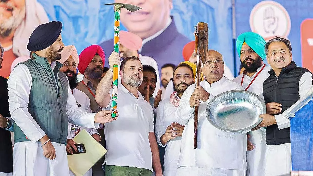 Rahul Gandhi ने पंजाब में गुटबाजी से जूझ रही कांग्रेस को चेतावनी दी Rahul Gandhi ने पंजाब में गुटबाजी से जूझ रही कांग्रेस को चेतावनी दी