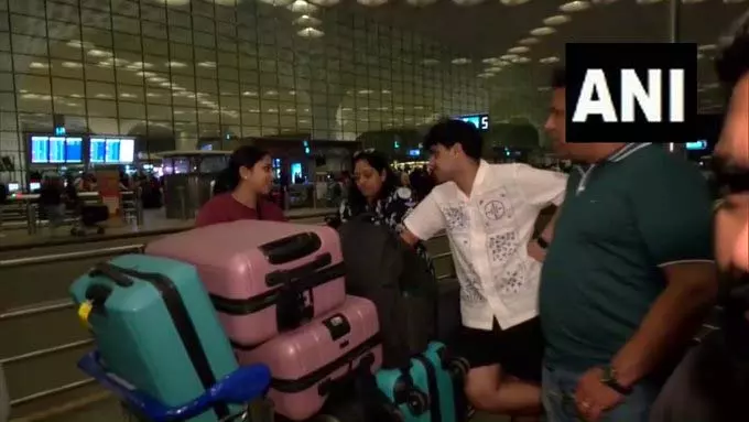 Airport: अंतरराष्ट्रीय हवाई अड्डा पर यात्रियों की भारी भीड़, 57 उड़ानें रद्द Airport: अंतरराष्ट्रीय हवाई अड्डा पर यात्रियों की भारी भीड़, 57 उड़ानें रद्द