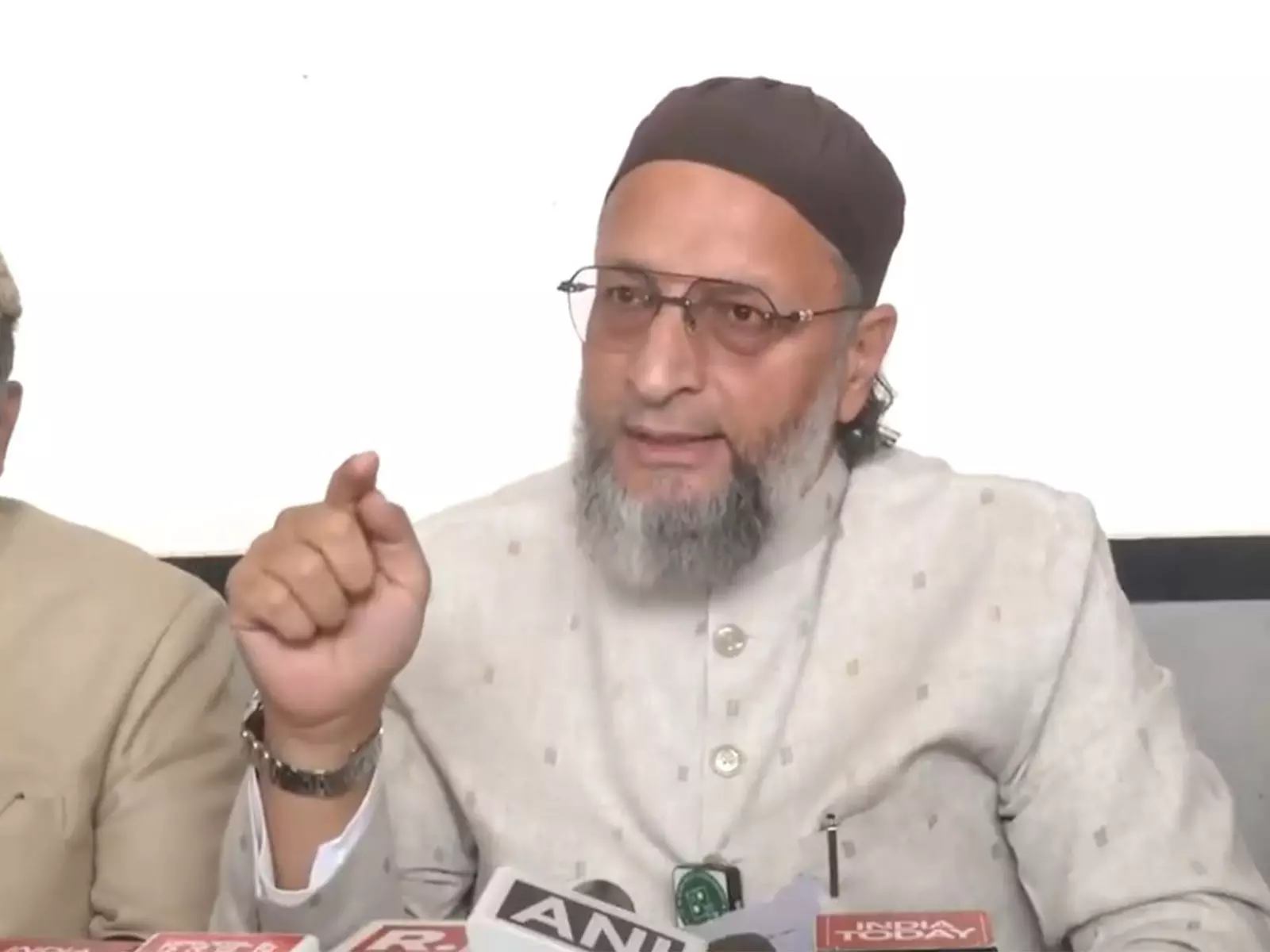 AIMIM चीफ ओवैसी ने ईरान पर इजरायल के हमले से पहले PM मोदी के दौरे पर सवाल उठाया AIMIM चीफ ओवैसी ने ईरान पर इजरायल के हमले से पहले PM मोदी के दौरे पर सवाल उठाया