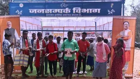 सुशासन तिहार में जनसंपर्क विभाग की आकर्षक प्रदर्शनी ने खींचा लोगों का ध्यान सुशासन तिहार में जनसंपर्क विभाग की आकर्षक प्रदर्शनी ने खींचा लोगों का ध्यान