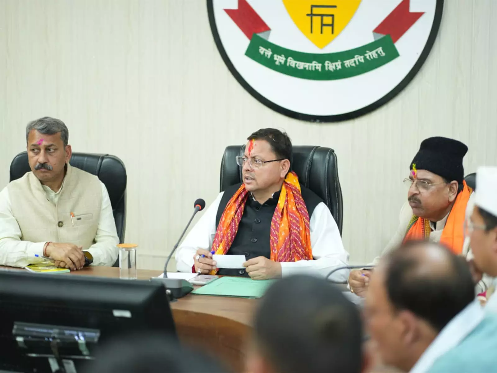 उत्तराखंड के CM ने हल्द्वानी में मीटिंग की, अधिकारियों को तय समय में प्रोजेक्ट पूरे करने को कहा उत्तराखंड के CM ने हल्द्वानी में मीटिंग की, अधिकारियों को तय समय में प्रोजेक्ट पूरे करने को कहा