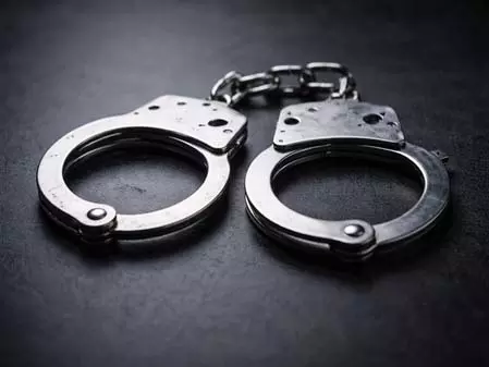 ED से टैक्स चोरी के बहाने 13 लाख रुपए की रिश्वत लेने के आरोप में एक व्यक्ति गिरफ्तार ED से टैक्स चोरी के बहाने 13 लाख रुपए की रिश्वत लेने के आरोप में एक व्यक्ति गिरफ्तार