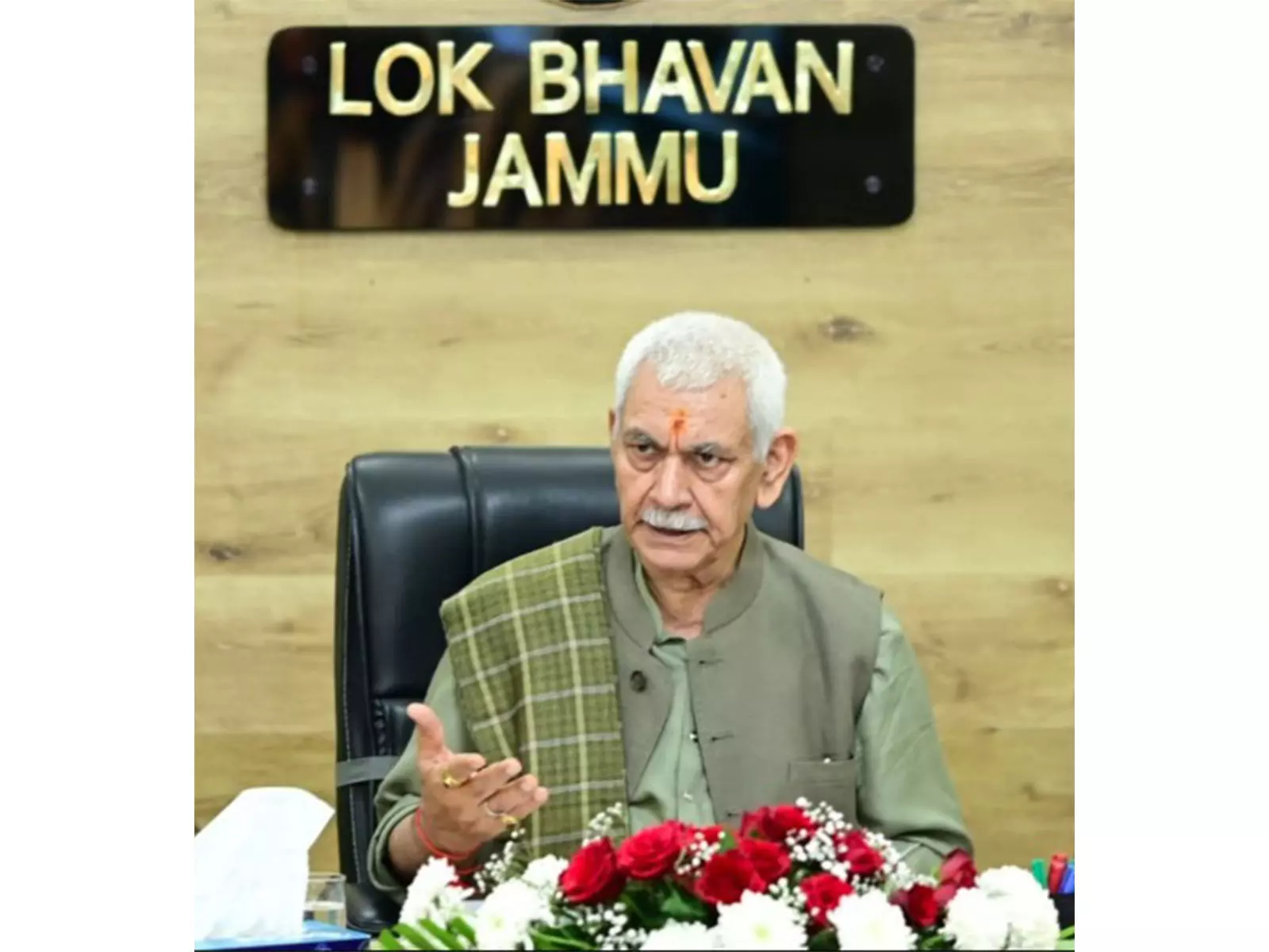 LG Manoj Singh ने ऐतिहासिक रणजी ट्रॉफी जीत पर जम्मू-कश्मीर टीम को दी बधाई LG Manoj Singh ने ऐतिहासिक रणजी ट्रॉफी जीत पर जम्मू-कश्मीर टीम को दी बधाई
