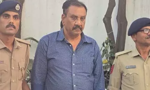 पिता ने बेटे को फोन पर कहा, मैंने काम कर दिया, घर पहुंचा तो मां की लाश मिली