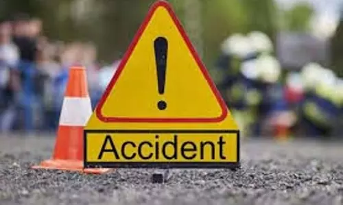 Muzaffarpur:भीषण सड़क दुर्घटना में स्कूल जा रही छात्रा की मौत,परिजनों में कोहराम Muzaffarpur:भीषण सड़क दुर्घटना में स्कूल जा रही छात्रा की मौत,परिजनों में कोहराम