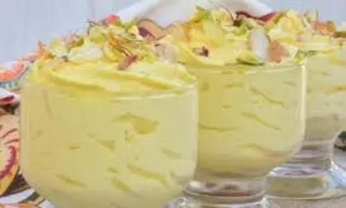 Gujarati Kesar Shrikhand Recipe:  होली पर बनाएं गुजरात का फेमस केसर श्रीखंड