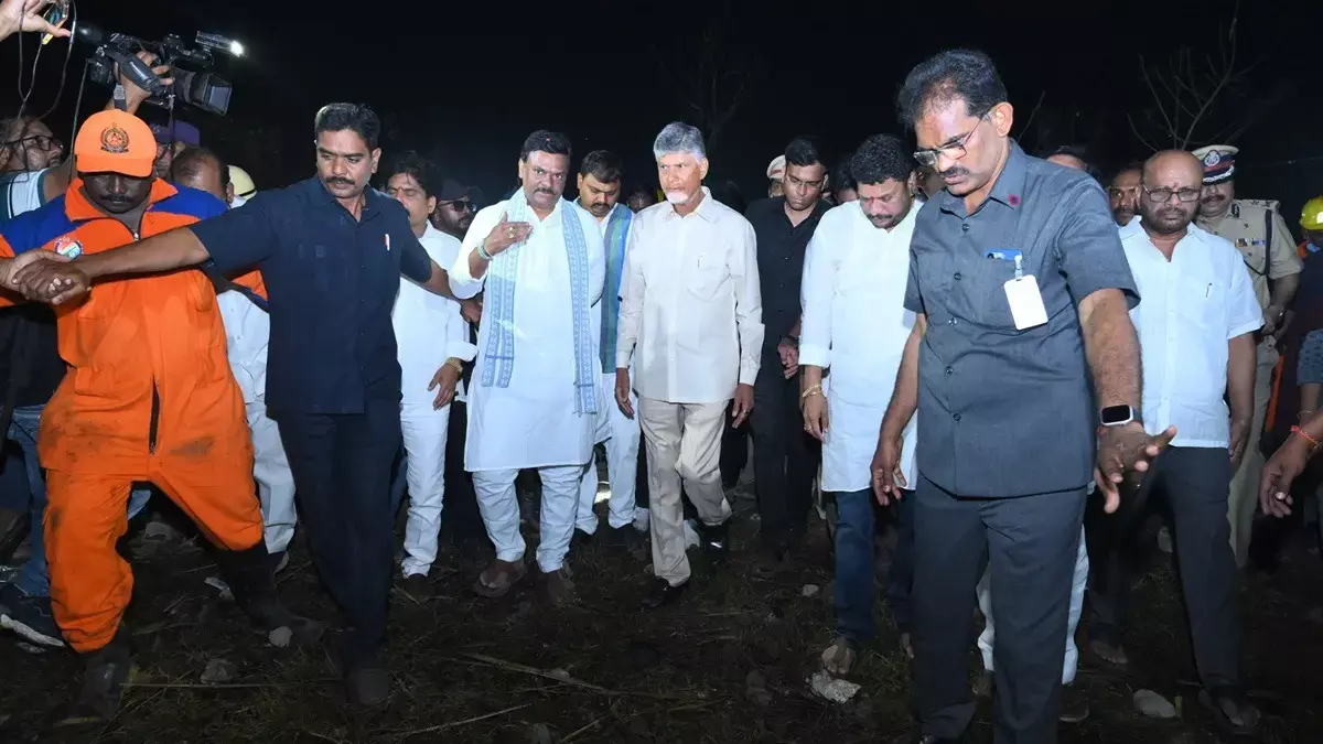 Deadly firecracker blast in Andhra: CM ने 20 लाख रुपये की अनुग्रह राशि की घोषणा
