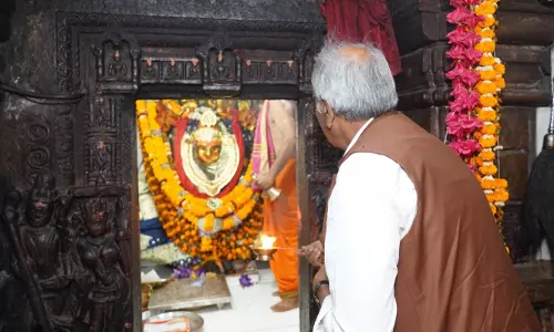 MP बृजमोहन अग्रवाल ने रतनपुर माँ महामाया मंदिर में पूजा-अर्चना की MP बृजमोहन अग्रवाल ने रतनपुर माँ महामाया मंदिर में पूजा-अर्चना की