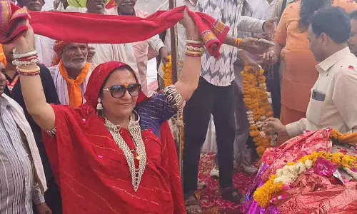 MP : भगोरिया में आदिवासी भावना के जश्न में मांडव रंगों से सराबोर