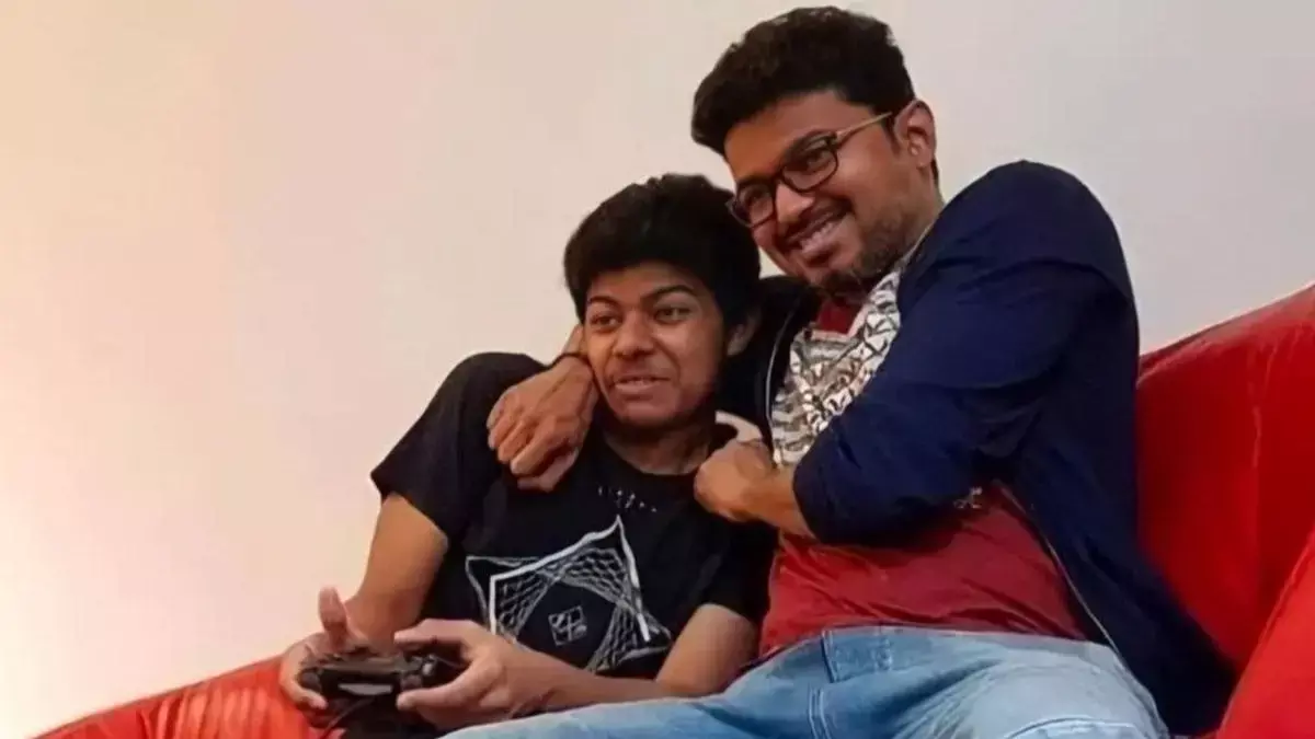 क्या विजय के बेटे ने एक्टर की पत्नी के तलाक के लिए अर्जी देने के बाद उन्हें अनफॉलो कर दिया?