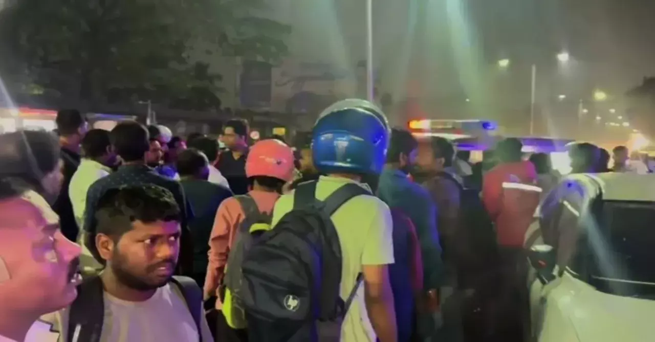 Bhubaneswar के जयदेव विहार स्क्वायर पर कार ने ऑटोरिक्शा को टक्कर मारी, ड्राइवर घायल Bhubaneswar के जयदेव विहार स्क्वायर पर कार ने ऑटोरिक्शा को टक्कर मारी, ड्राइवर घायल